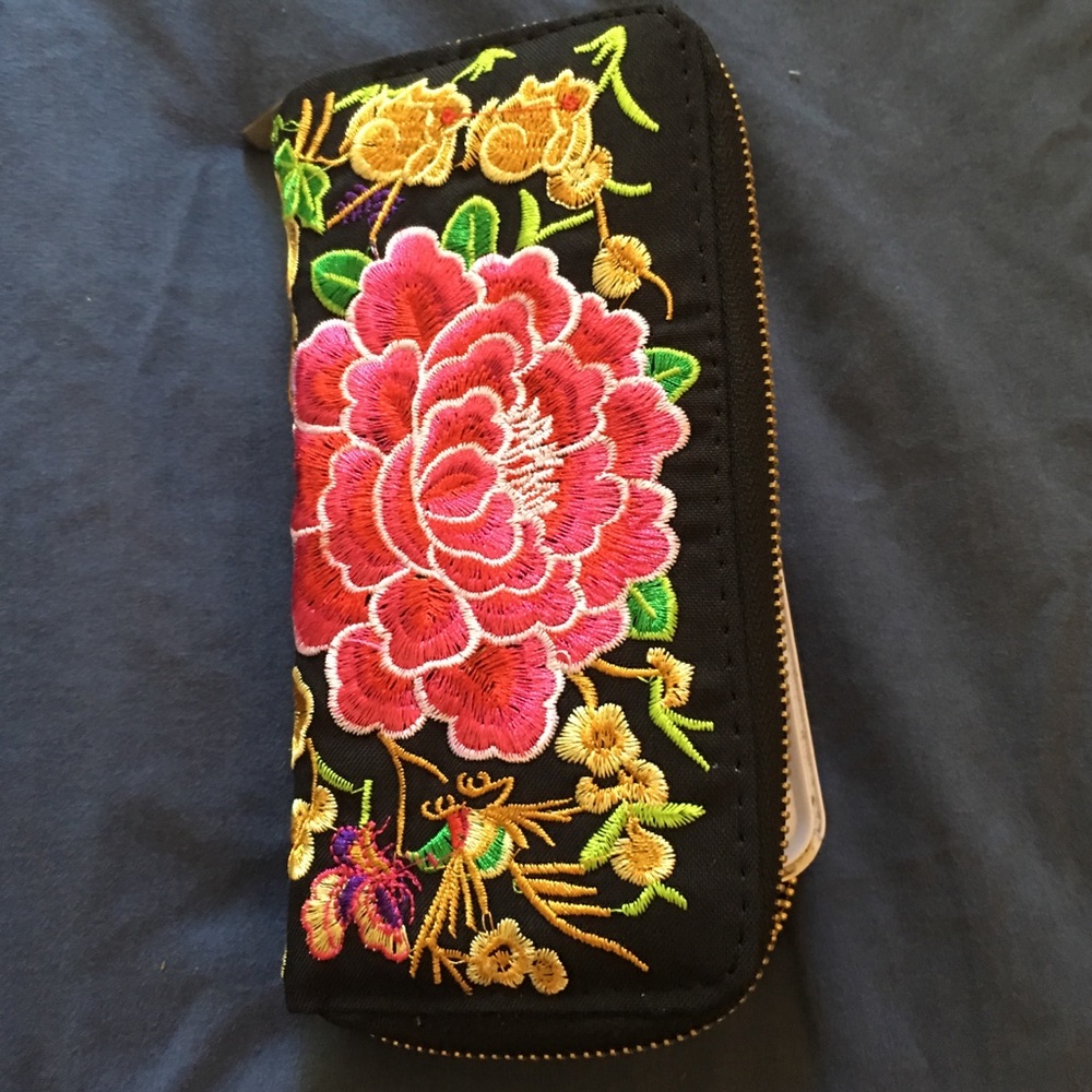 Embroidered wallet - Picture 2 of 5
